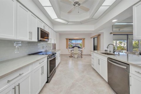 House in Punta Gorda, Florida 3 bedrooms, 181.72 sq.m. № 1858291 - photo 13