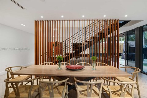 Villa ou maison à louer à Miami, Floride: 5 chambres, 353.21 m2 № 1823447 - photo 3