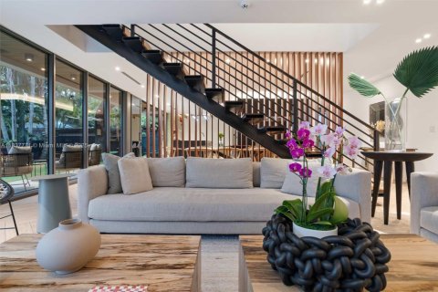 Villa ou maison à louer à Miami, Floride: 5 chambres, 353.21 m2 № 1823447 - photo 7