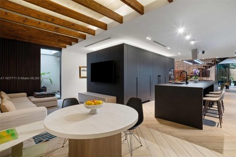 Villa ou maison à louer à Miami, Floride: 5 chambres, 353.21 m2 № 1823447 - photo 11