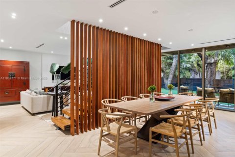Villa ou maison à louer à Miami, Floride: 5 chambres, 353.21 m2 № 1823447 - photo 4