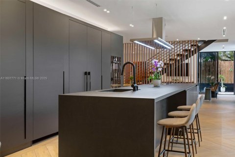 Villa ou maison à louer à Miami, Floride: 5 chambres, 353.21 m2 № 1823447 - photo 10
