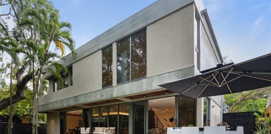 Villa ou maison à Miami, Floride 5 chambres, 353.21 m2 № 1823447