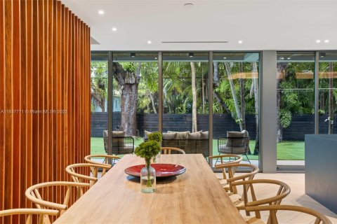 Villa ou maison à louer à Miami, Floride: 5 chambres, 353.21 m2 № 1823447 - photo 5