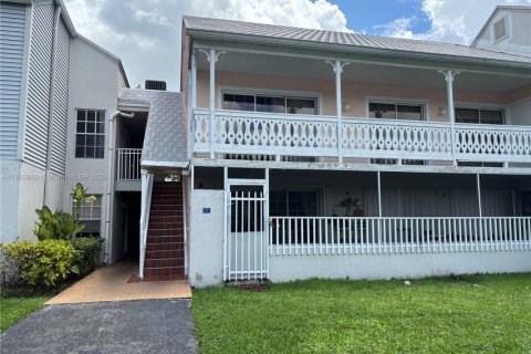 Купить кондоминиум в Майами, Флорида 2 спальни, 112.6м2, № 1897093 - фото 1