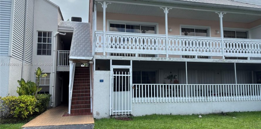 Кондоминиум с 2 спальнями в Майами, Флорида № 1897093