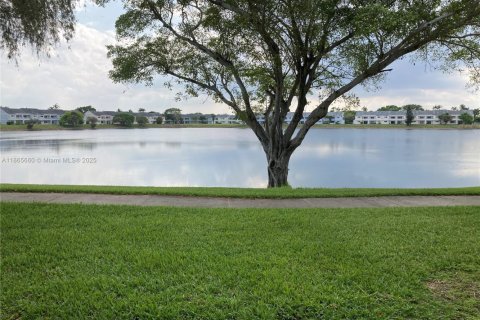 Купить кондоминиум в Майами, Флорида 2 спальни, 112.6м2, № 1897093 - фото 9