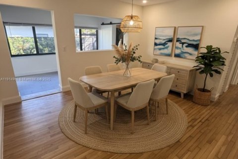 Снять в аренду виллу или дом в Майами, Флорида 2 спальни, 88.26м2, № 1971169 - фото 3