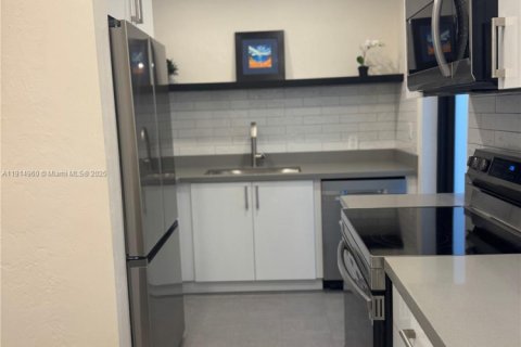 Снять в аренду виллу или дом в Майами, Флорида 2 спальни, 88.26м2, № 1971169 - фото 8