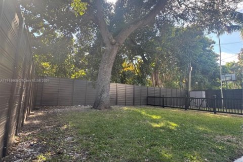 Снять в аренду виллу или дом в Майами, Флорида 2 спальни, 88.26м2, № 1971169 - фото 12