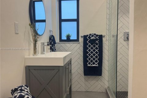 Снять в аренду виллу или дом в Майами, Флорида 2 спальни, 88.26м2, № 1971169 - фото 7