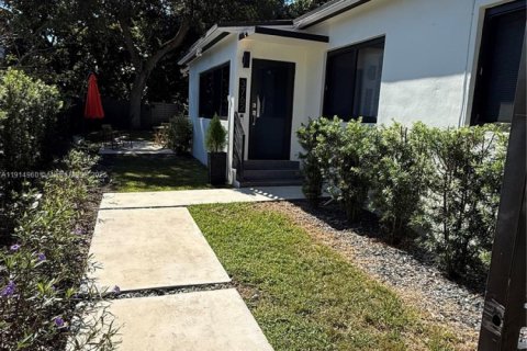 Снять в аренду виллу или дом в Майами, Флорида 2 спальни, 88.26м2, № 1971169 - фото 15