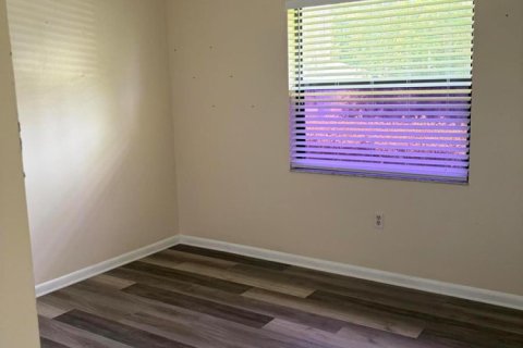 House in Sebring, Florida 3 bedrooms, 139.35 sq.m. № 2272379 - photo 9