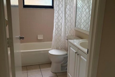 House in Sebring, Florida 3 bedrooms, 139.35 sq.m. № 2272379 - photo 8