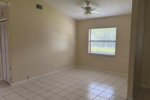 House in Sebring, Florida 3 bedrooms, 139.35 sq.m. № 2272379 - photo 16