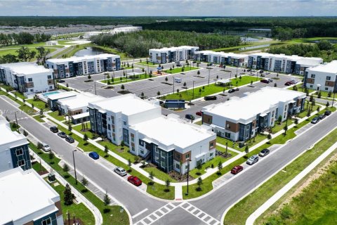 Снять в аренду квартиру в Киссимми, Флорида 3 спальни, 104.52м2, № 1896495 - фото 2