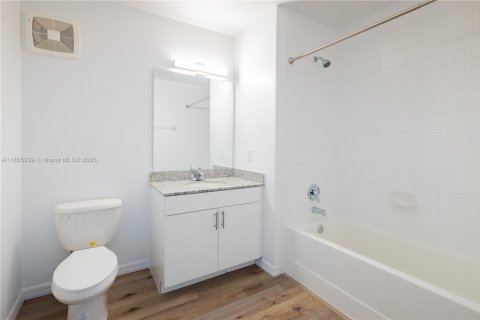 Снять в аренду квартиру в Киссимми, Флорида 3 спальни, 104.52м2, № 1896495 - фото 11