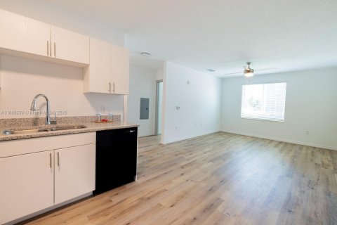 Снять в аренду квартиру в Киссимми, Флорида 3 спальни, 104.52м2, № 1896495 - фото 8