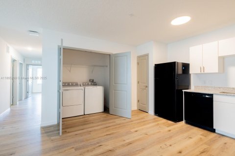 Снять в аренду квартиру в Киссимми, Флорида 3 спальни, 104.52м2, № 1896495 - фото 9