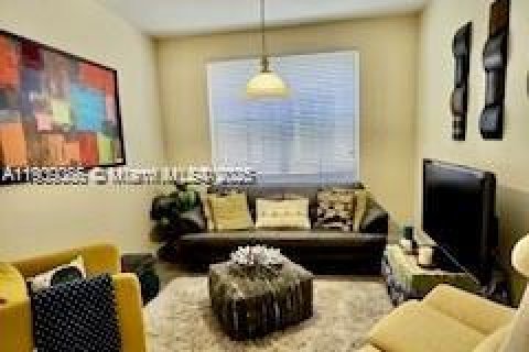 Купить виллу или дом в Уэстон, Флорида 5 спален, 248.23м2, № 1965008 - фото 7