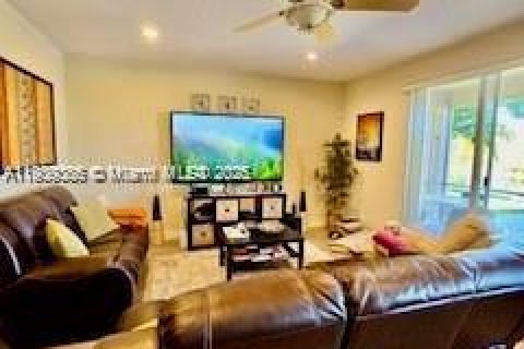 Купить виллу или дом в Уэстон, Флорида 5 спален, 248.23м2, № 1965008 - фото 8