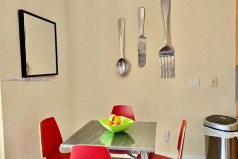 Купить виллу или дом в Уэстон, Флорида 5 спален, 248.23м2, № 1965008 - фото 11