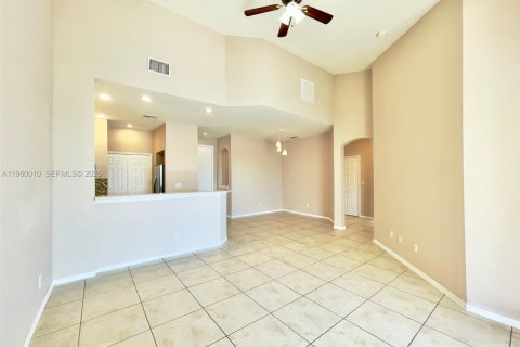 Condominio en alquiler en Fort Myers, Florida, 3 dormitorios, 113.62 m2 № 2021808 - foto 4