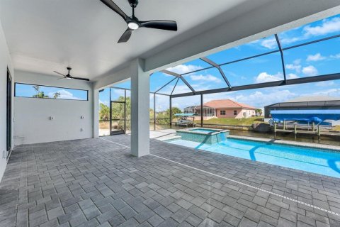 House in Cape Coral, Florida 4 bedrooms, 205.04 sq.m. № 2188034 - photo 21
