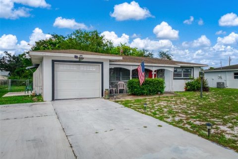 House in Lake Placid, Florida 2 bedrooms, 94.2 sq.m. № 2391213 - photo 2