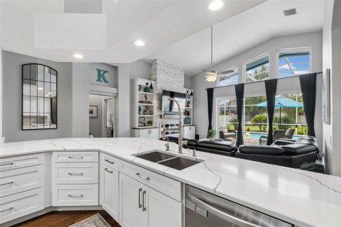 Casa en venta en Land O' Lakes, Florida, 6 dormitorios, 290.97 m2 № 2157986 - foto 15