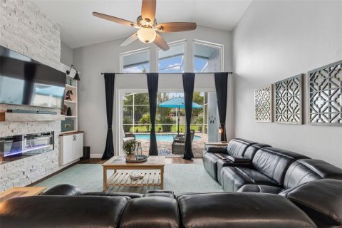 Casa en venta en Land O' Lakes, Florida, 6 dormitorios, 290.97 m2 № 2157986 - foto 16