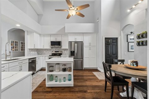 Casa en venta en Land O' Lakes, Florida, 6 dormitorios, 290.97 m2 № 2157986 - foto 12