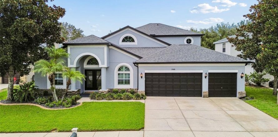 Casa en Land O' Lakes, Florida 6 dormitorios, 290.97 m2 № 2157986