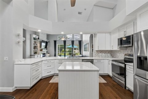Casa en venta en Land O' Lakes, Florida, 6 dormitorios, 290.97 m2 № 2157986 - foto 13