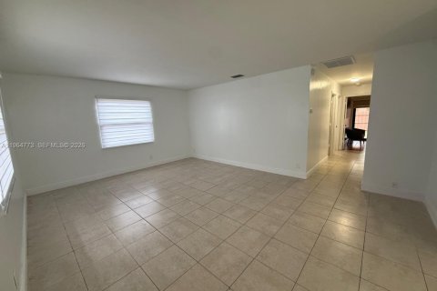 Casa en alquiler en Deerfield Beach, Florida, 3 dormitorios, 106.65 m2 № 2026076 - foto 3
