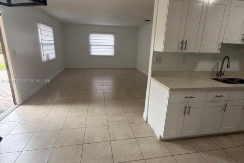 Casa en alquiler en Deerfield Beach, Florida, 3 dormitorios, 106.65 m2 № 2026076 - foto 7