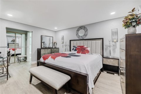 House in Pembroke Pines, Florida 4 bedrooms, 173.26 sq.m. № 1788429 - photo 6