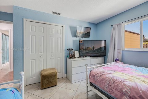 House in Pembroke Pines, Florida 4 bedrooms, 173.26 sq.m. № 1788429 - photo 7