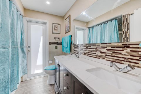 House in Pembroke Pines, Florida 4 bedrooms, 173.26 sq.m. № 1788429 - photo 8