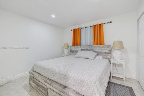 House in Pembroke Pines, Florida 4 bedrooms, 173.26 sq.m. № 1788429 - photo 10