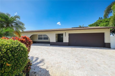 House in Pembroke Pines, Florida 4 bedrooms, 173.26 sq.m. № 1788429 - photo 1