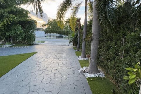 Immobilier commercial à louer à Miami, Floride: 1 chambre, 182.83 m2 № 2000956 - photo 5