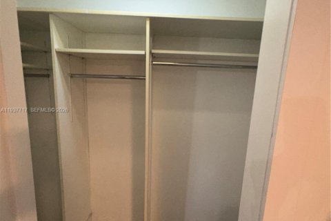 Immobilier commercial à louer à Miami, Floride: 1 chambre, 182.83 m2 № 2000956 - photo 10