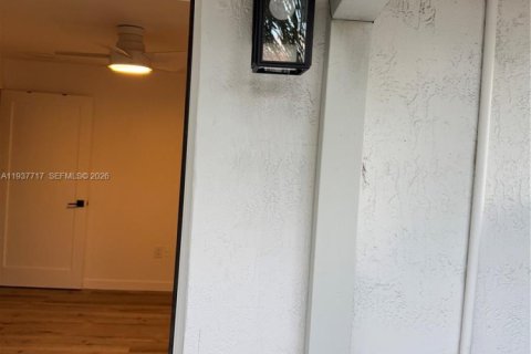 Immobilier commercial à louer à Miami, Floride: 1 chambre, 182.83 m2 № 2000956 - photo 18