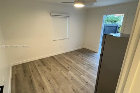 Immobilier commercial à louer à Miami, Floride: 1 chambre, 182.83 m2 № 2000956 - photo 7