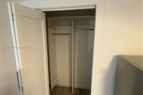 Immobilier commercial à louer à Miami, Floride: 1 chambre, 182.83 m2 № 2000956 - photo 9