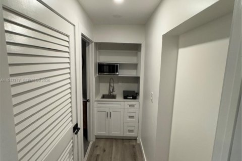 Immobilier commercial à louer à Miami, Floride: 1 chambre, 182.83 m2 № 2000956 - photo 11