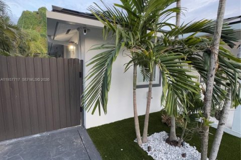 Immobilier commercial à louer à Miami, Floride: 1 chambre, 182.83 m2 № 2000956 - photo 3