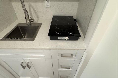 Immobilier commercial à louer à Miami, Floride: 1 chambre, 182.83 m2 № 2000956 - photo 17