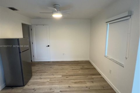 Immobilier commercial à louer à Miami, Floride: 1 chambre, 182.83 m2 № 2000956 - photo 8